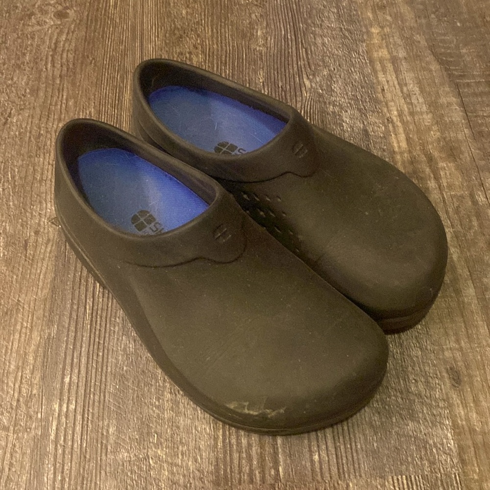 Non-slip slip on work shoe